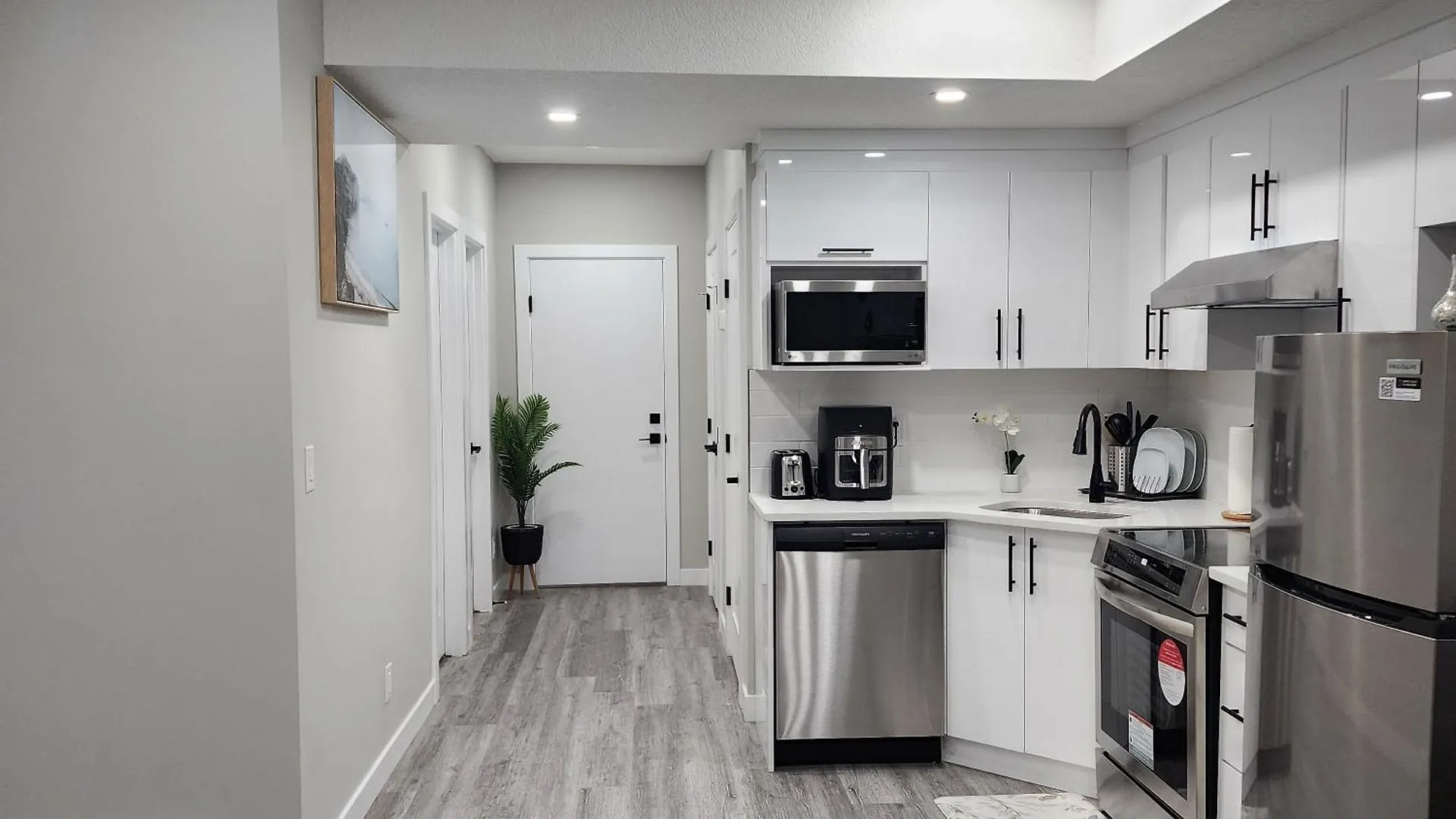 Fabulous And Cozy Guest Suite YYC Daire